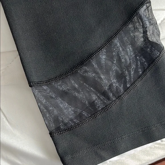 BCG Black Performance Capri Leggings with Mesh Panels - Picture 3 of 4